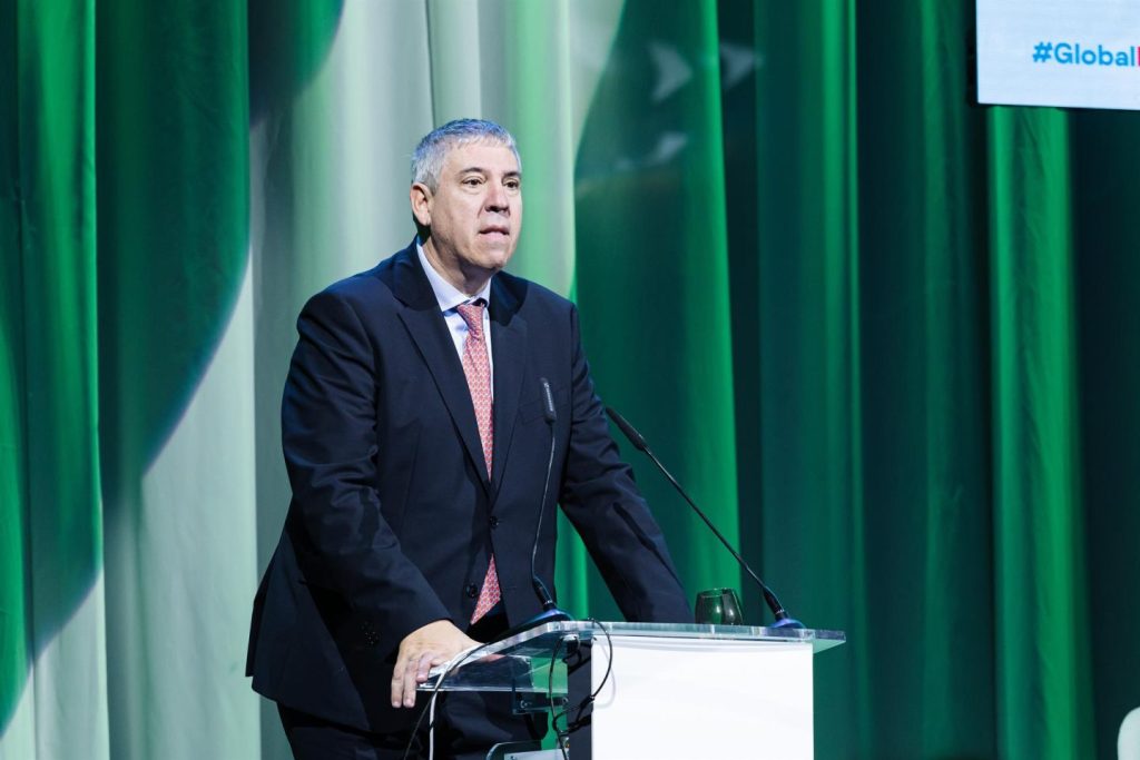 El CEO de Indra, José Vicente de los Mozos, ganó 1,8 millones de euros en 2024, un 60,4% más