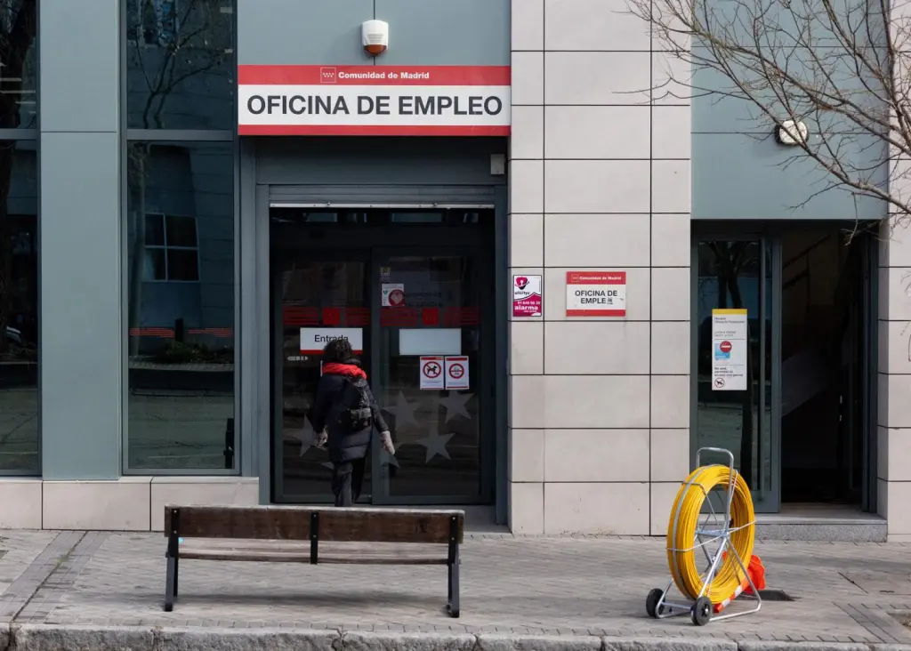 El paro aumenta en 38.725 personas en enero y alcanza casi 2,6 millones de desempleados