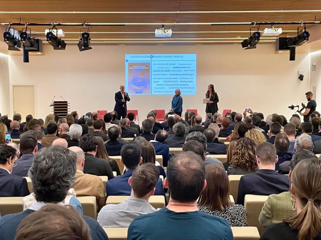 España destina 390 millones para 10.000 puntos de recarga en 2024, según Aedive