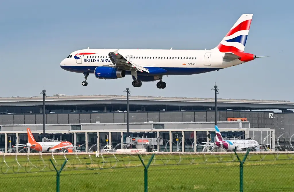 IAG lanzará un plan para recomprar acciones por 1.000 millones y repartirá 435 millones en dividendos