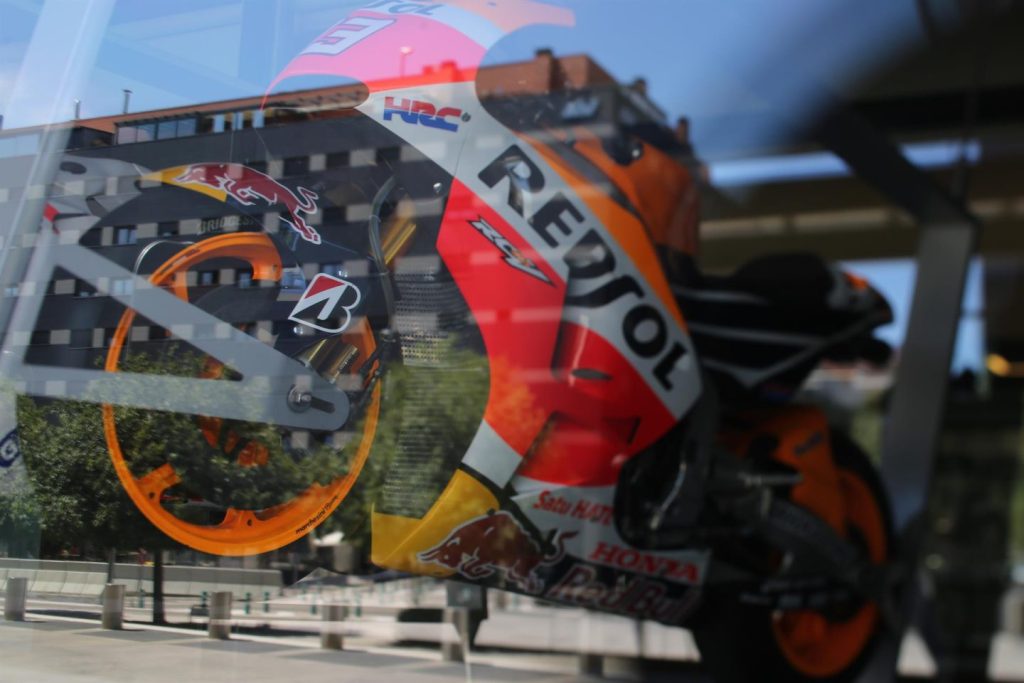 Repsol sube un 4,1% tras anunciar un dividendo y recompras de acciones de al menos 700 millones