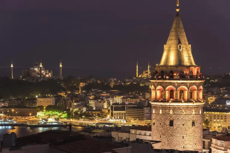 Turquía alcanza un récord turístico en 2024 con 62,2 millones de visitantes internacionales