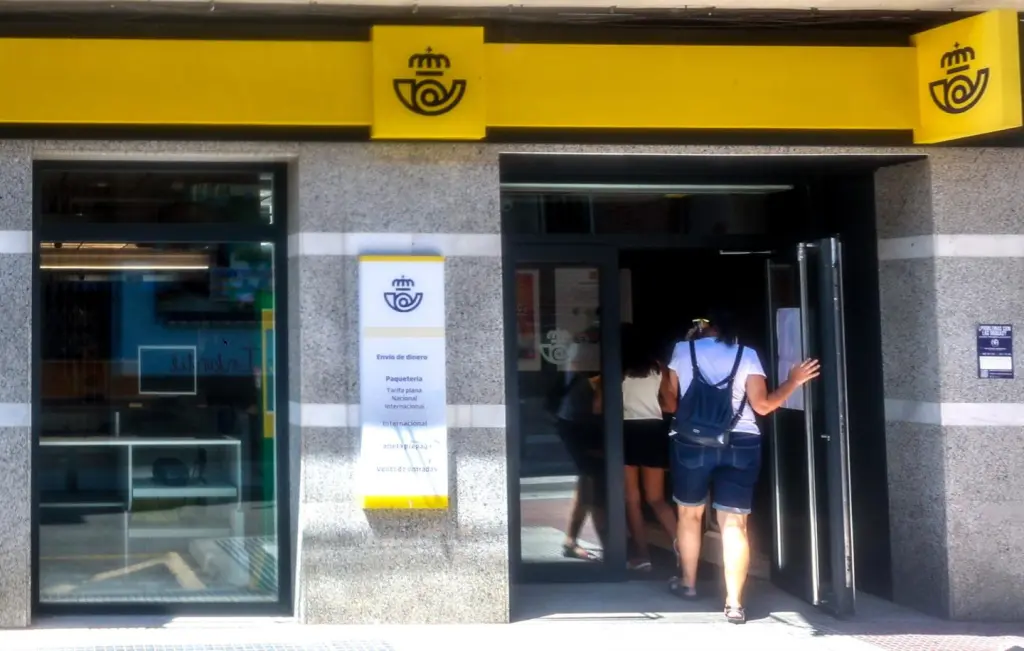 Correos reduce sus pérdidas un 33% en 2024, hasta 94 millones, por más ingresos y menos gastos