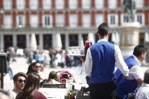 El empleo en el turismo subió un 4% en febrero, superando los 2,68 millones de afiliados