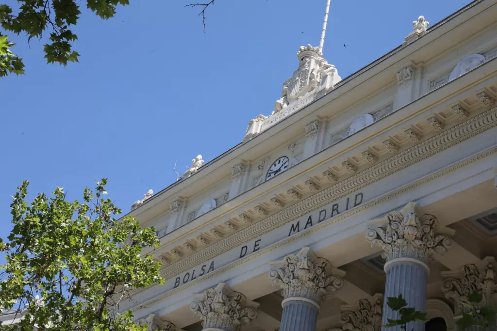El Ibex 35 sube un 1,7% mientras se centran en las negociaciones sobre Ucrania