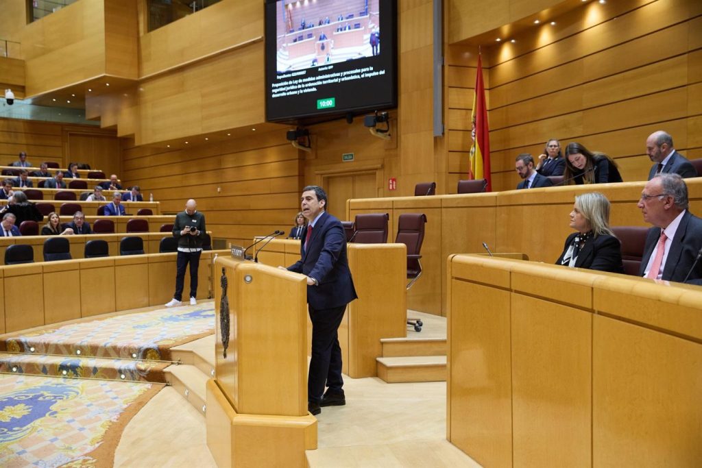 El PP defiende su reforma de la Ley del Suelo para mejorar la vivienda y criticar al PSOE