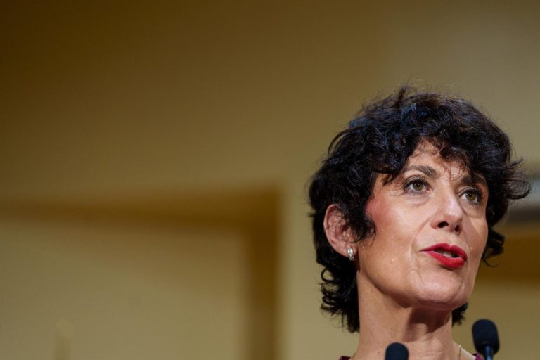 Elma Saiz celebra 100.000 nuevos afiliados en febrero y destaca la reducción de la brecha salarial