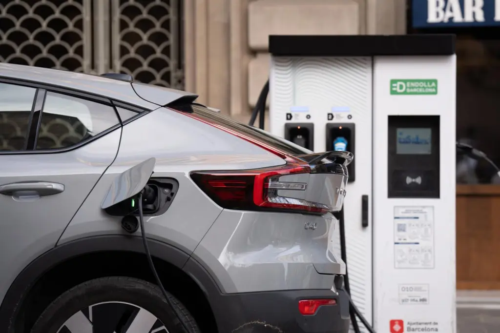 España necesita casi 20.000 puntos de recarga para coches eléctricos para igualar a gasolineras