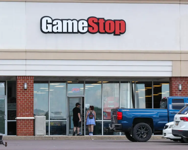 GameStop decide invertir en bitcoin como parte de su dinero en reserva