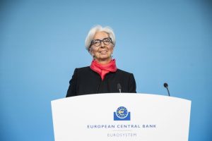 Lagarde (BCE) advierte riesgos y no confirma si habrá otra bajada de tipos en abril