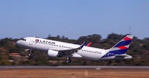 Latam Airlines aprueba recomprar acciones que equivalen al 1,6% de su capital social