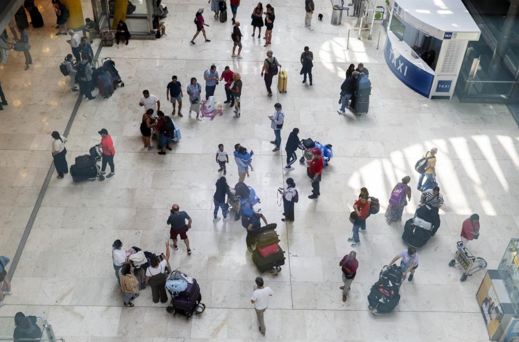 Los pasajeros internacionales alcanzan 6,7 millones en febrero, un 6,4% más que el año pasado