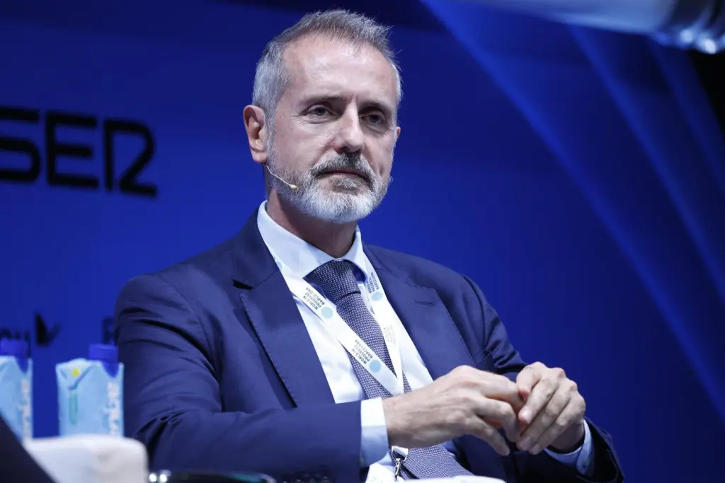 Los presidentes de Indra y Telefónica acudirán al Parlamento el jueves por cambios en sus empresas