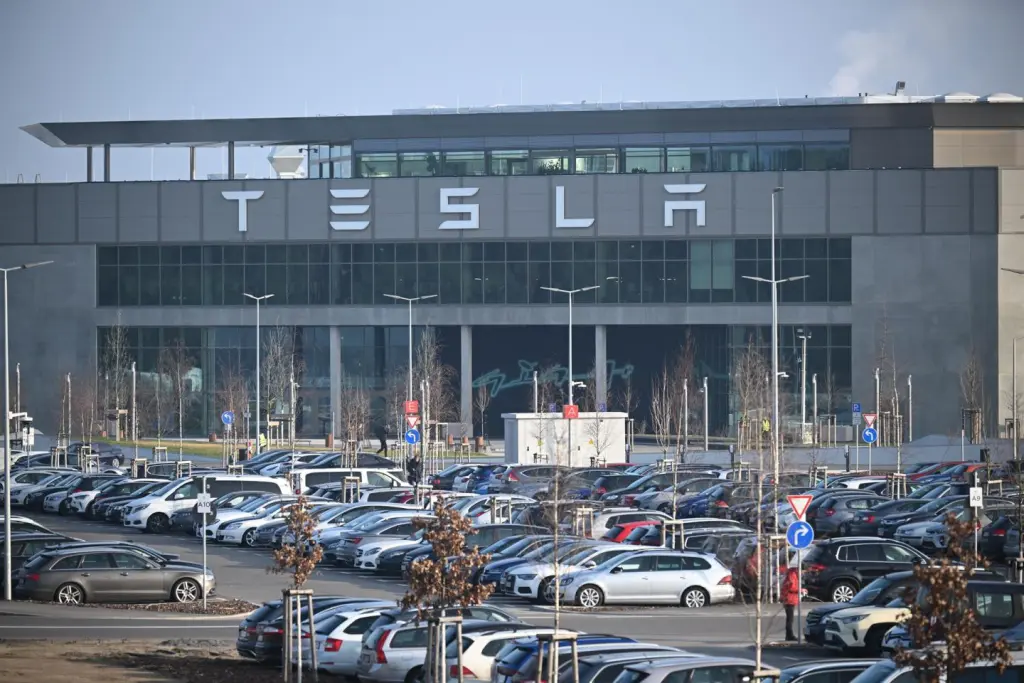 Los trabajadores de Tesla en Alemania piden mejoras en sus condiciones laborales