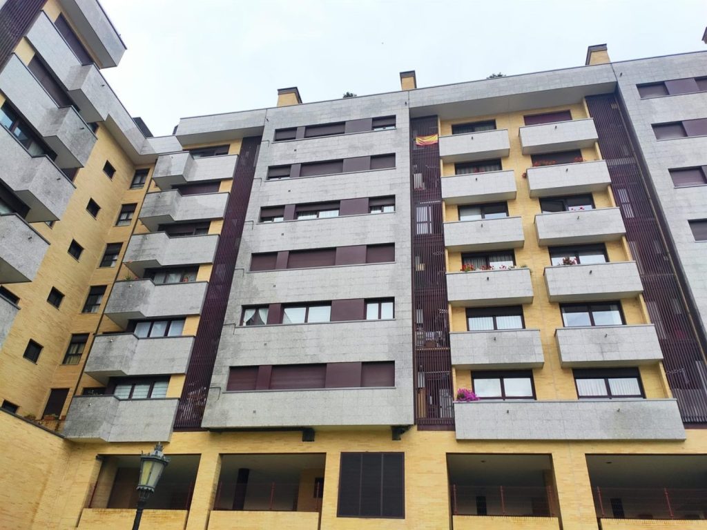 UGT pide al Defensor del Pueblo que investigue el incumplimiento de la Ley de Vivienda