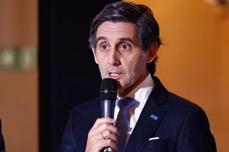 Álvarez-Pallete, ex de Telefónica, se une como asesor a Glow Services, firma de software telecomunicaciones