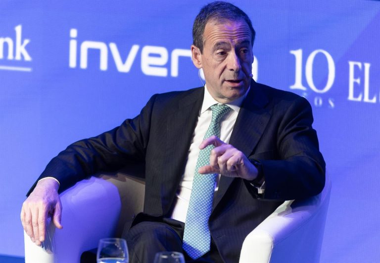 CaixaBank critica los aranceles de EEUU y estima un impacto del 0,2% en el PIB español para 2025