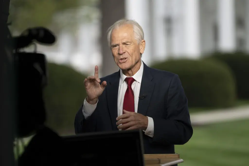 El asesor de Trump pide a China que deje de ser un «depredador» y no menciona exenciones