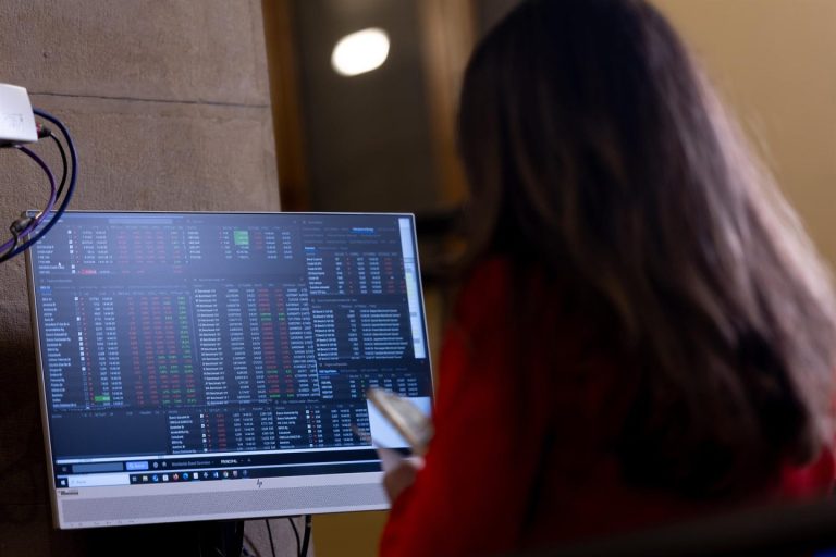 El Ibex 35 sufre una gran caída del 5,83%, el peor viernes desde 1992