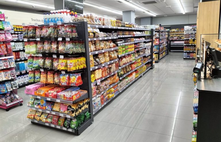 El PSOE propone que los supermercados muestren siempre el precio y su unidad de medida