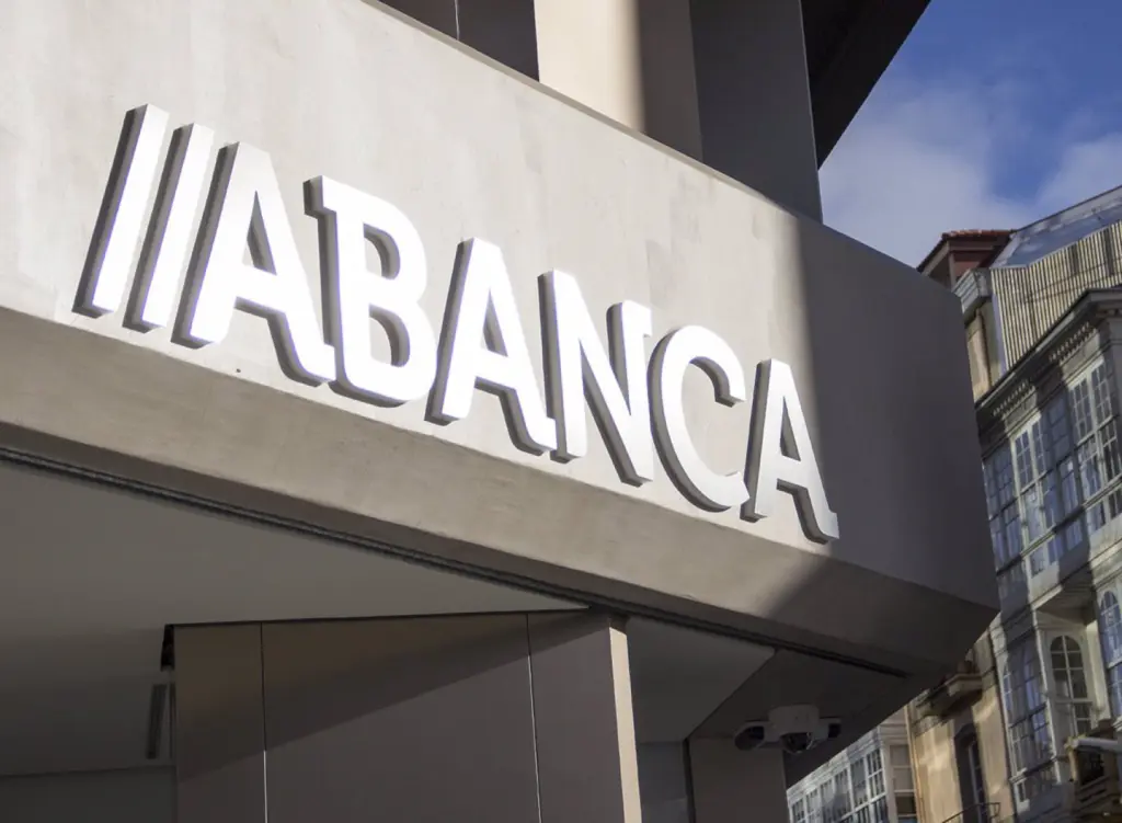 Archivo - Oficina de Abanca en A Coruña.
