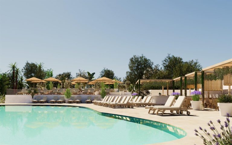 La Semana Santa dispara reservas hoteleras en España y sube tarifas en destinos turísticos