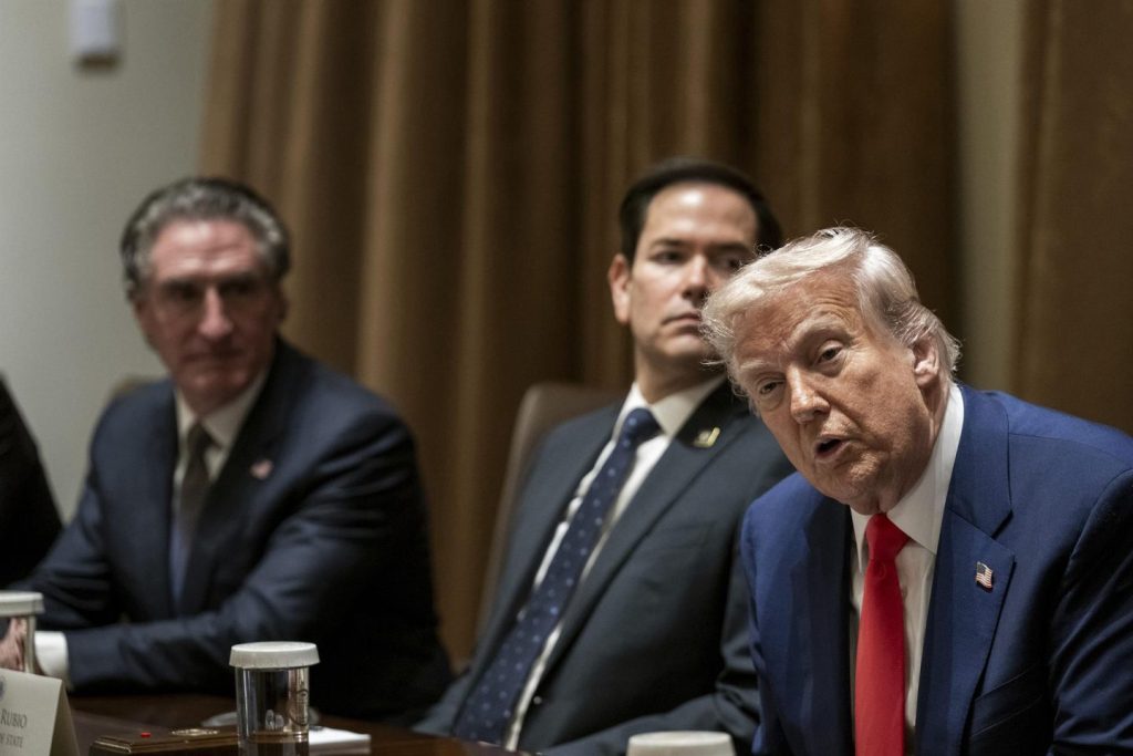 Los aranceles de Trump amenazan la economía de EE.UU. y el sistema global, según BBVA