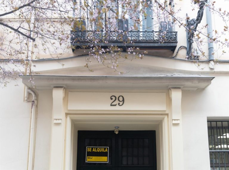 Los españoles dedican el 47% de su sueldo al alquiler, el porcentaje más alto desde 2019