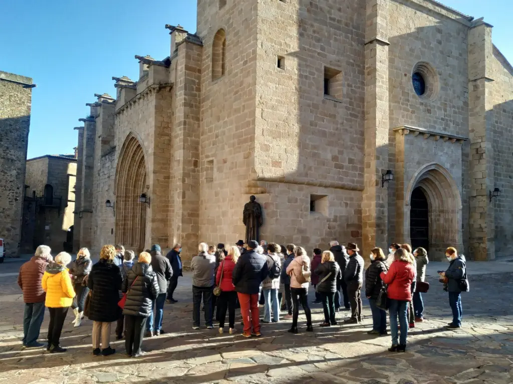 Los españoles gastarán más en turismo en 2025, pero los viajes disminuirán un 1,3%