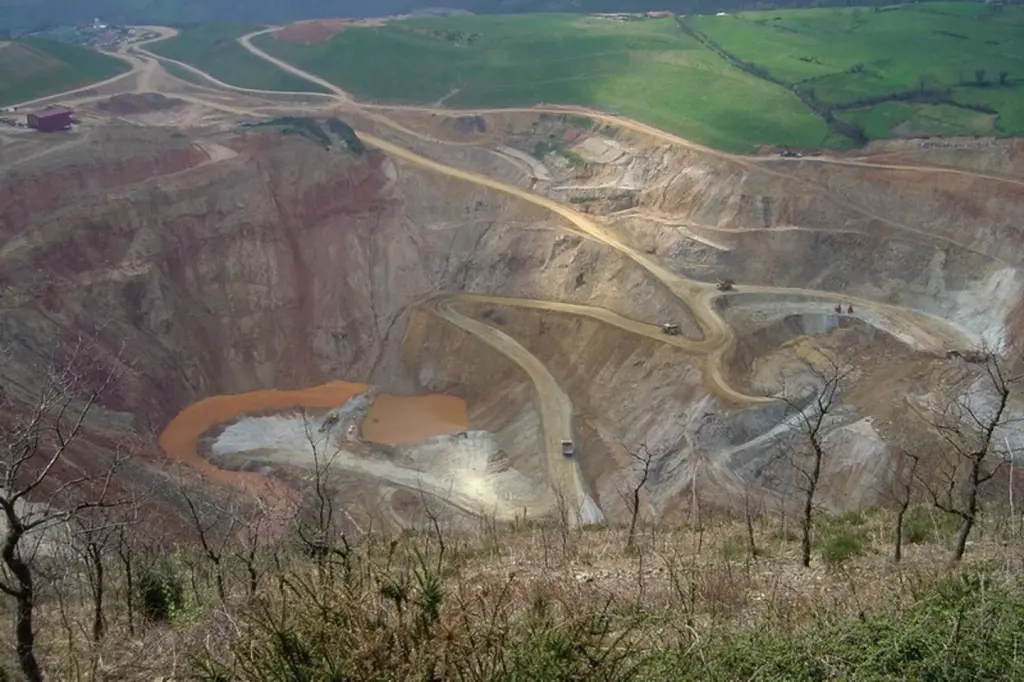 Minsait usa tecnología avanzada para mejorar la búsqueda de oro, cobre y litio en minas