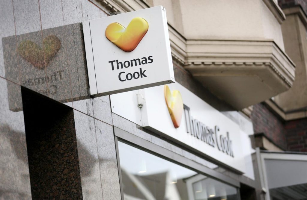 Reino Unido multa a EY con 4,2 millones por fallos en auditorías de Thomas Cook antes de su quiebra
