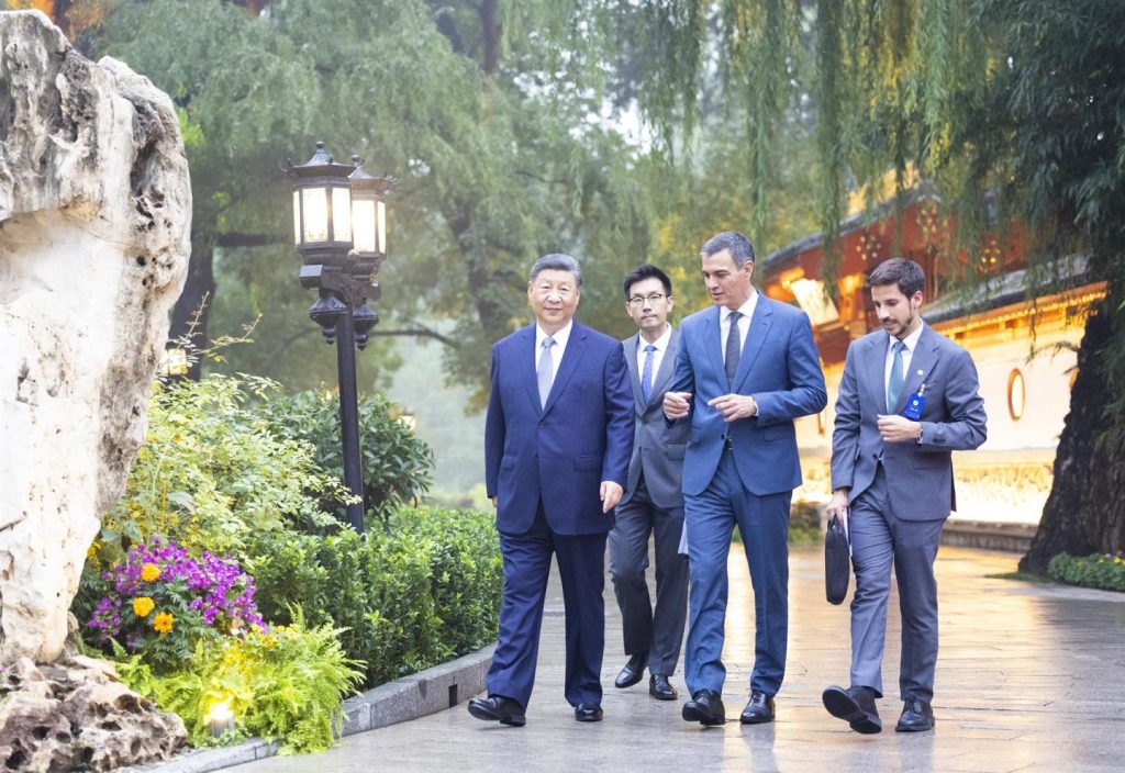 Sánchez se reúne con Xi en Pekín en medio de la tensión comercial entre China y EE.UU.