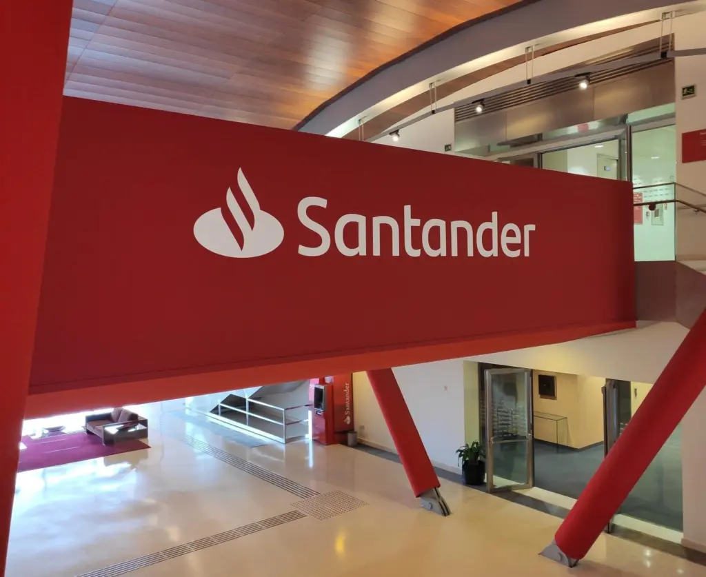 Santander acelera recompra de acciones y supera el 68% de ejecución tras caídas en Bolsa