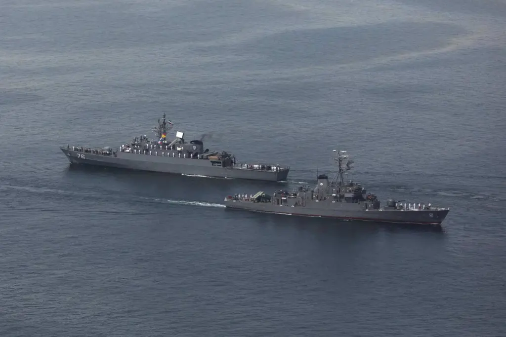 Trump firma un decreto para potenciar la industria naval y reducir la influencia de China