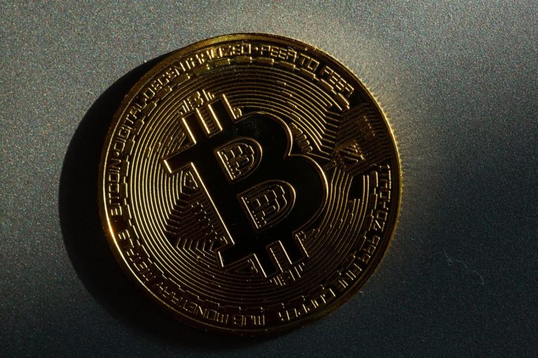 El bitcoin vuelve a superar los 100.000 dólares tras enfriar el clima arancelario