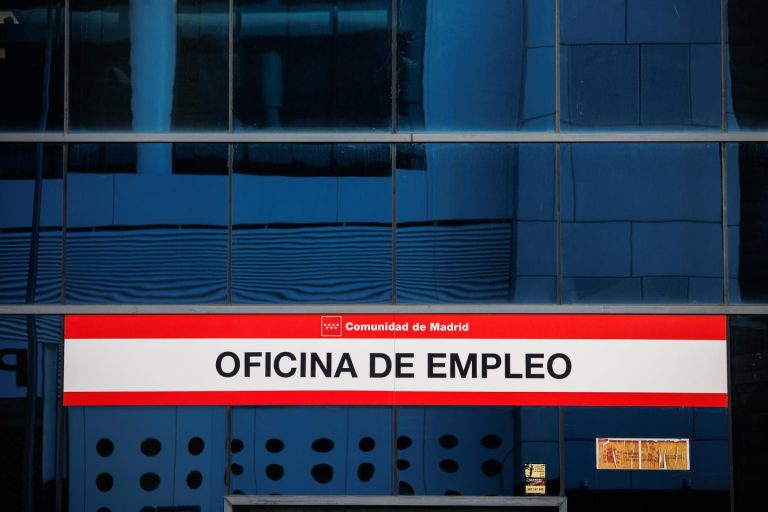 El mercado laboral se mantiene fuerte en abril, con más afiliados y menos desempleados