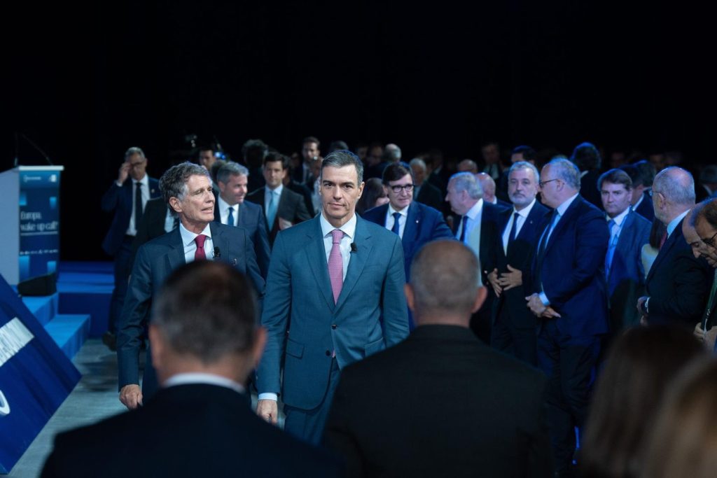 Empresarios catalanes piden a Sánchez que bloqueé la OPA de BBVA al Banco Sabadell