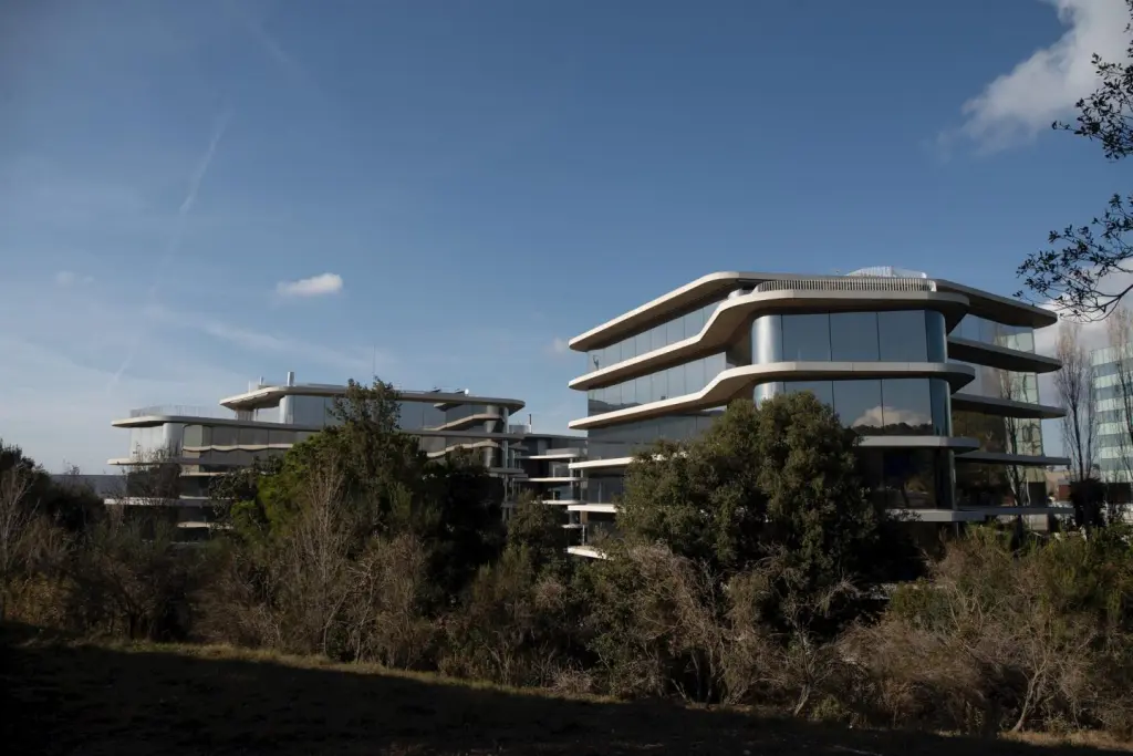 Grifols sube un 6,5% tras triplicar su beneficio en el primer trimestre de 2025