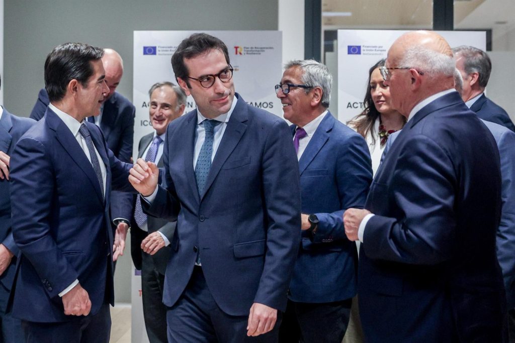 La OPA de BBVA por Sabadell cumple un año y espera la decisión del Gobierno