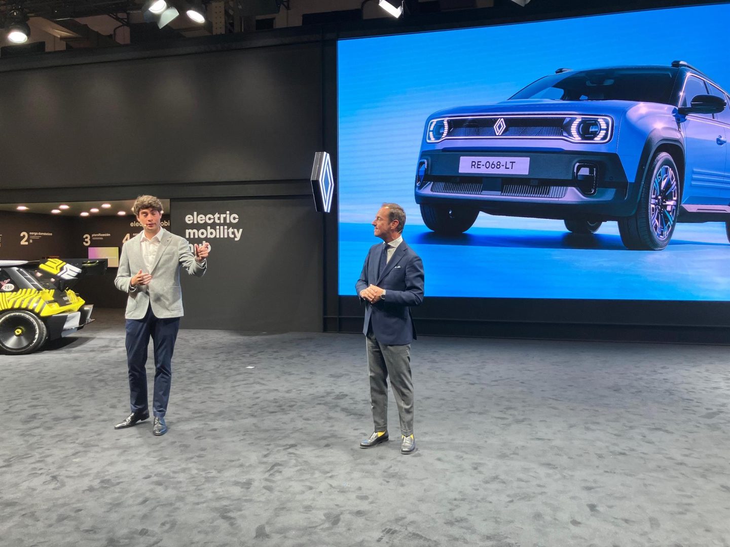 Renault presenta el nuevo R4 eléctrico para hacer popular el coche ...