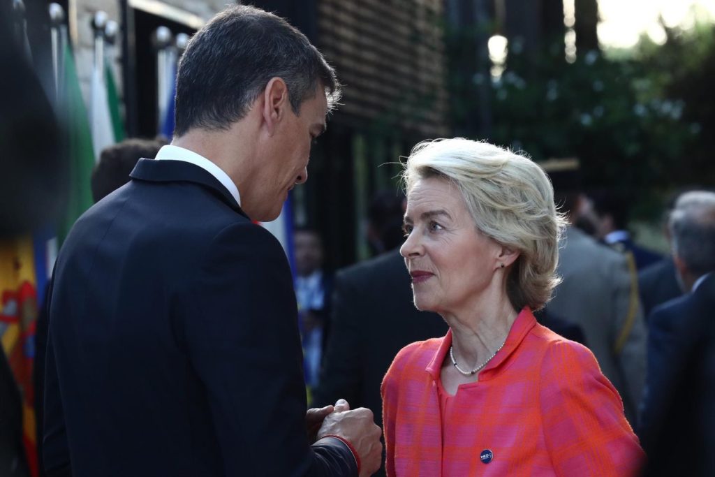 Sánchez y Von der Leyen se reúnen hoy en Bruselas para hablar sobre aranceles de Trump
