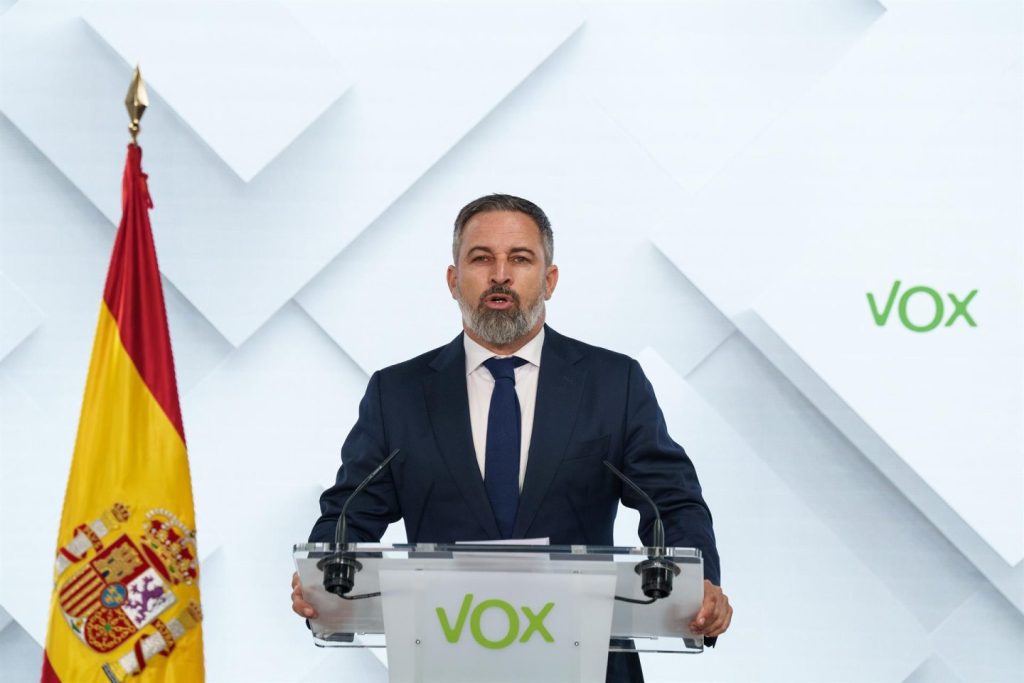 Abascal presenta querella por «homicidio imprudente» contra Beatriz Corredor tras el apagón de abril.
