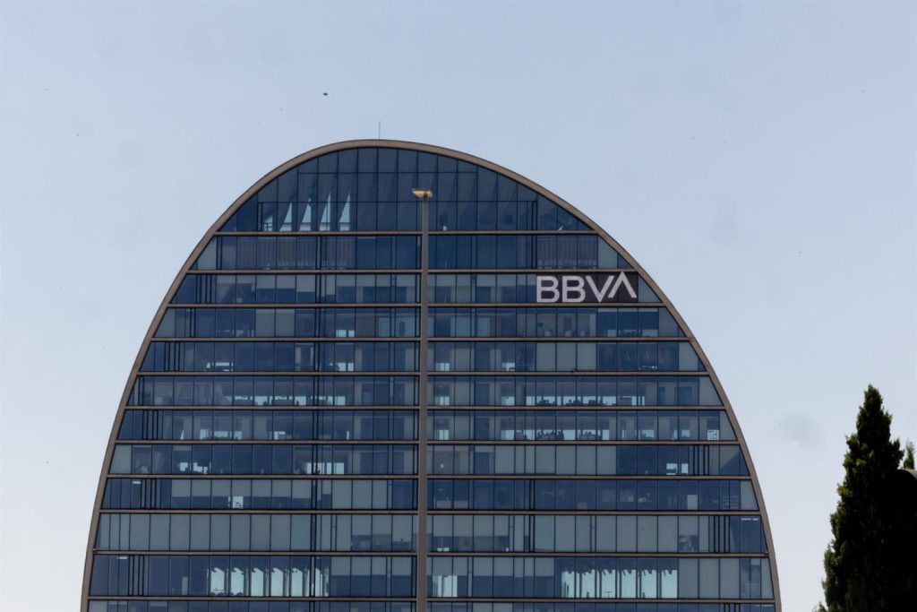 BBVA analiza las condiciones del Gobierno para su OPA sobre Sabadell en los próximos años
