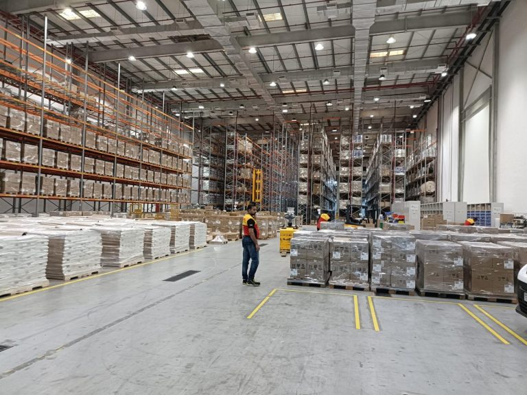 DHL invierte 500 millones en Oriente Medio frente al proteccionismo comercial de Trump.