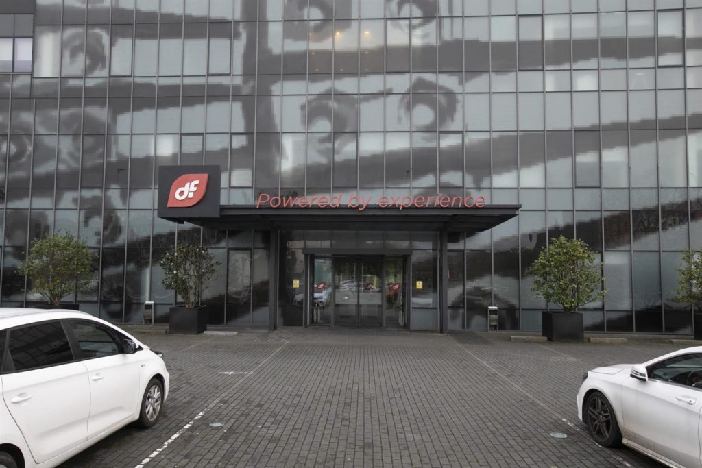 Duro Felguera reestructura su deuda con SEPI, atrayendo más capital de Mota-Engil México.