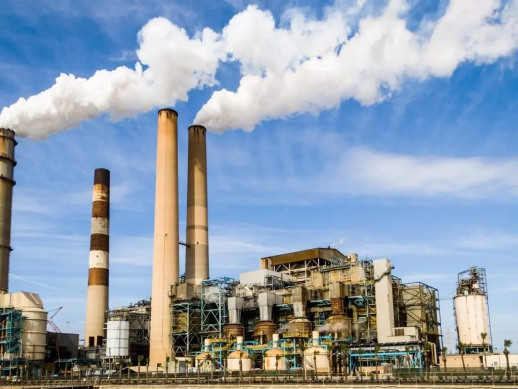 El Gobierno transfiere 300 millones para ayudar con costes de emisiones de gases industriales