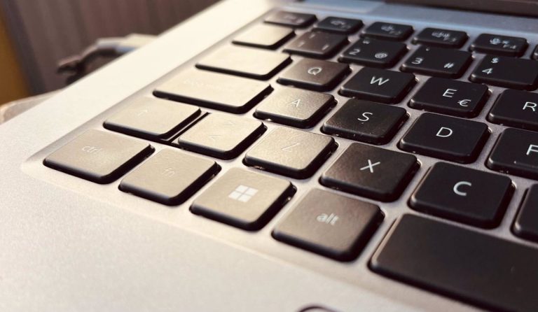 El PSOE propone fomentar el teletrabajo en zonas rurales para atraer a población joven.