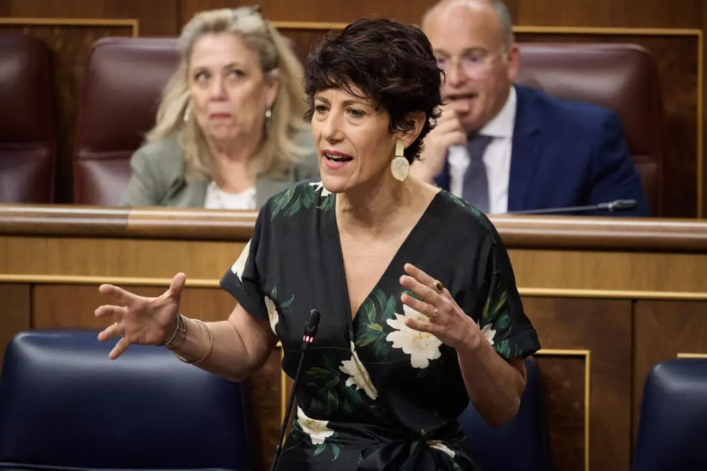 Elma Saiz destaca que las pensiones contributivas han subido un 22,7% desde 2019 en España