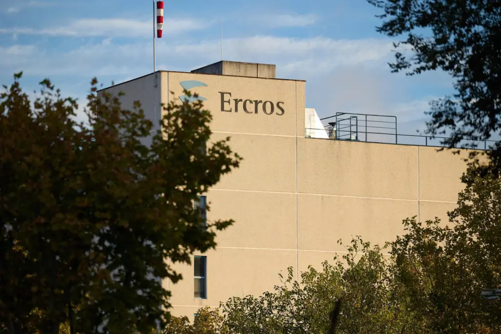 Ercros evalúa pagar dividendo de 0,096 euros pero el consejo recomienda votar en contra.