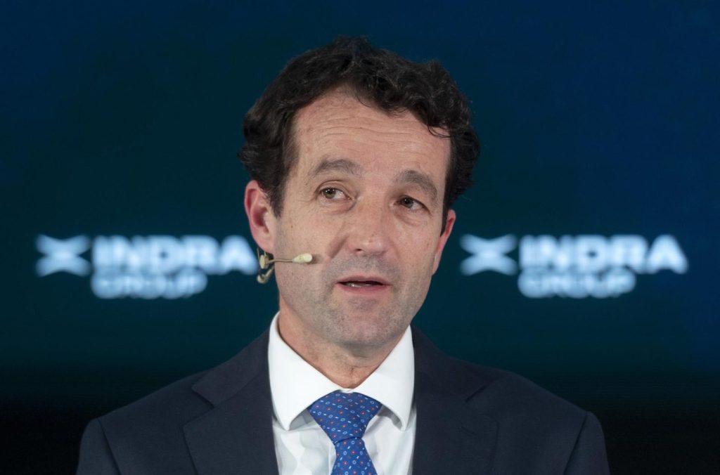 El presidente de Indra Group, Ángel Escribano, durante una rueda de prensa.